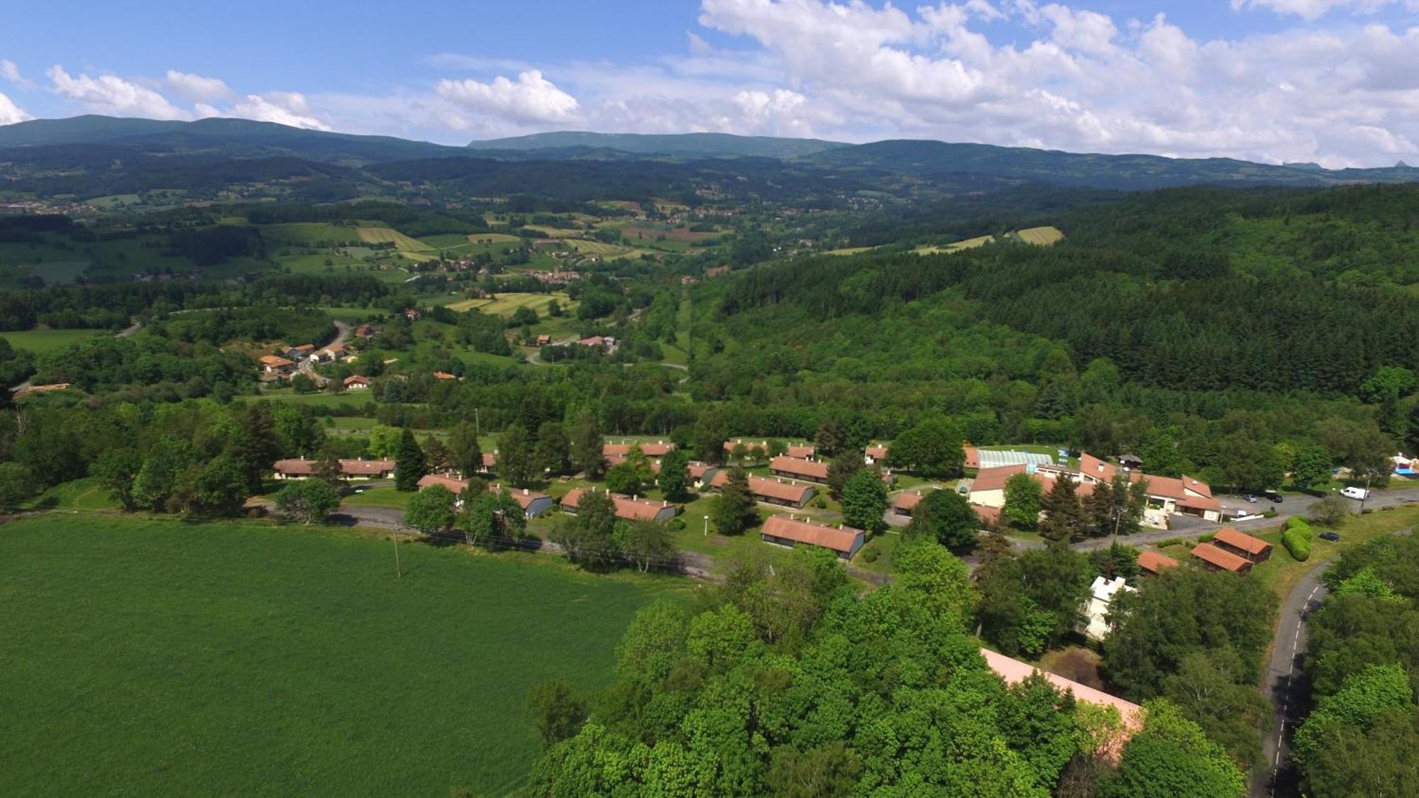 Vvf Villages « Les Monts Du Forez » Saint-Jean-La-Vetre מראה חיצוני תמונה